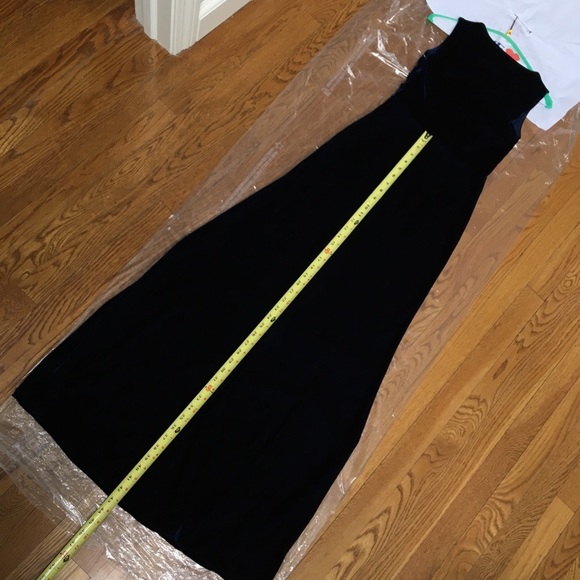 Winter formal? Lulu’s PERFECT stretch velvet dress - Picture 7 of 8